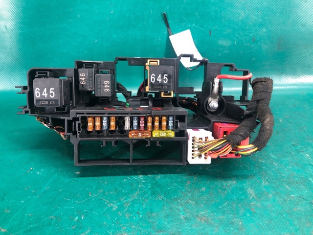 Монтажный блок 8K1937503B VAG
