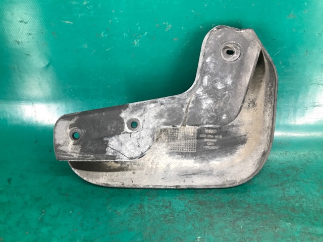 8R0075111B VAG Брызговики передние, комплект купить в Тернополь