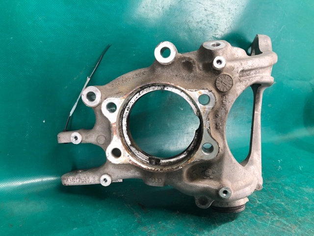 Цапфа поворотного кулака 8R0505432F VAG