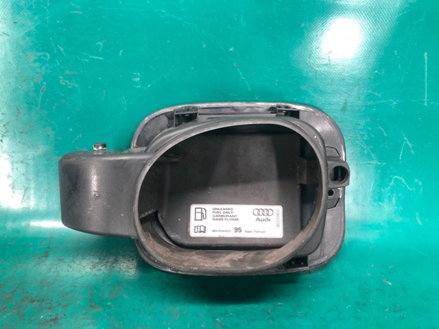 Заливная горловина топливного бака 8R0809999B VAG