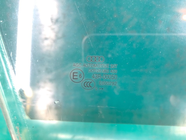 8R0845202C Стекло двери передней правой купить Павлоград