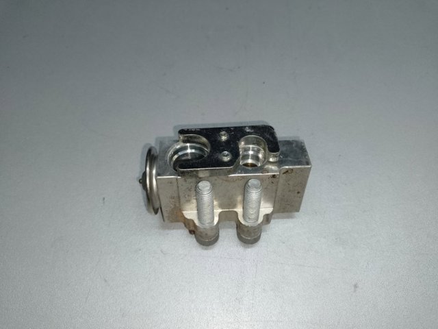 VAG 8T0820679A Клапан TRV кондиционера в наличии Запорожье