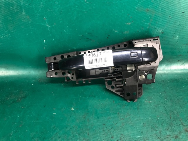 Держатель наружной ручки двери, задней левой 8T0837885B VAG
