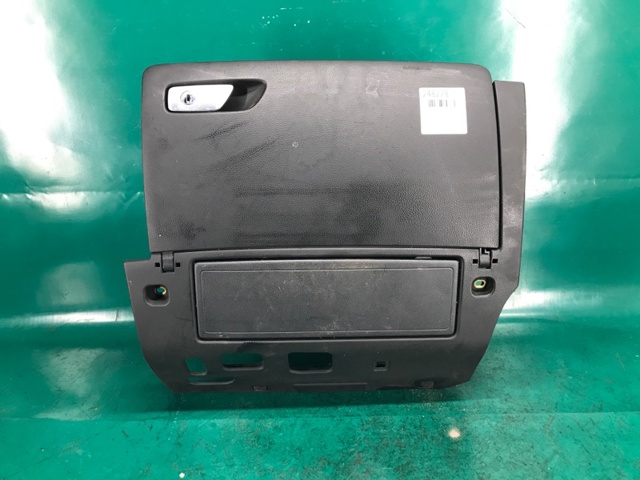 Ящик для перчаток 8V58803026PS VAG