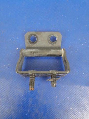 904013FY0B NISSAN Петля задней двери купить в Ирпень
