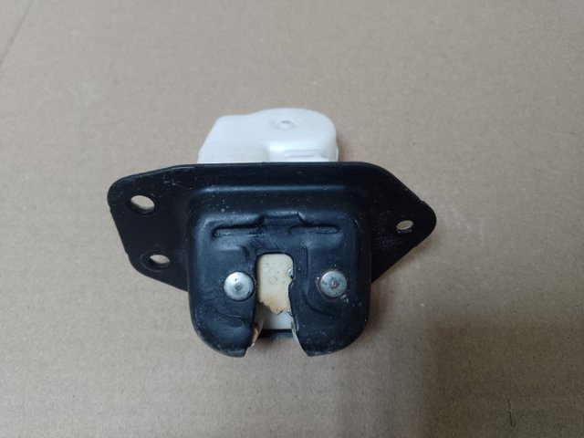 Замок и ручка двери задка 90502EN00A NISSAN