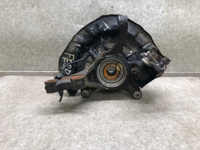 Болт крепления колеса передний 9094202049 TOYOTA