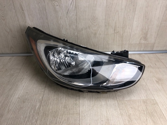 Правая блок фара 921021R010 HYUNDAI