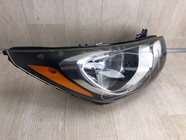 921021R010 HYUNDAI Правая фара купить в Львов