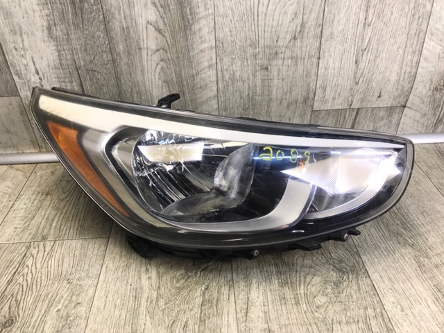 Правая блок фара 921021R710 HYUNDAI