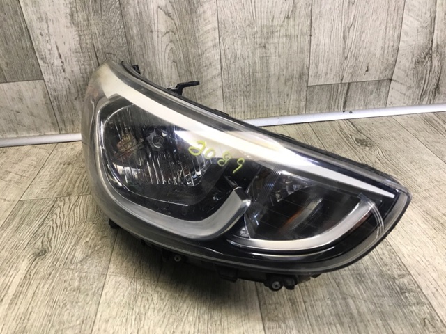921021R710 HYUNDAI Правая фара купить в Чернигов