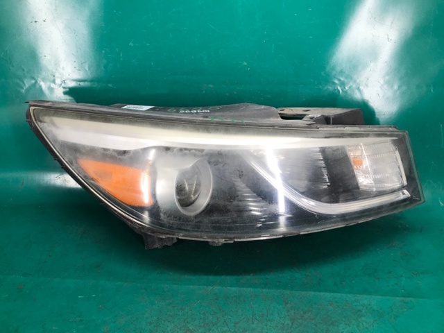 Правая блок фара 92102A9110 HYUNDAI