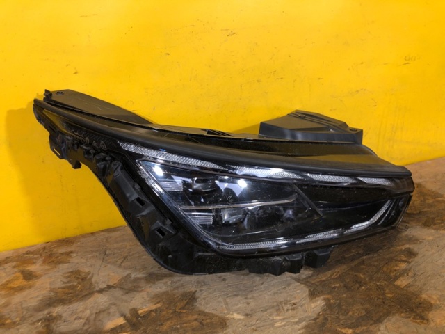 HYUNDAI 92102CV110 Фара правая в наличии Черкассы