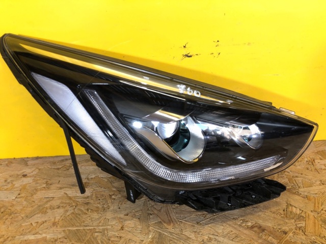 Вставка фары правой 92102Q4200 HYUNDAI