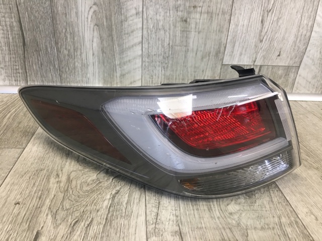 Задний левый внешний фонарь 92401E6120 HYUNDAI
