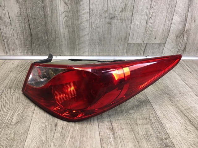 Задний правый внешний фонарь 924023Q000 HYUNDAI