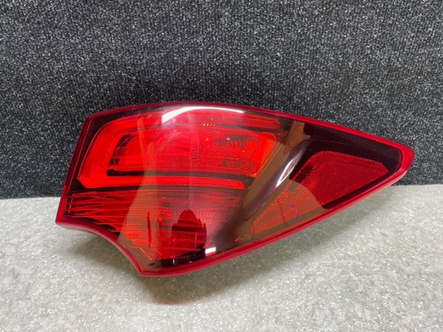 Фара задняя правая внешняя 924024Z500 HYUNDAI