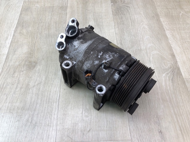 Компрессор климатической установки 92600ZV00B NISSAN