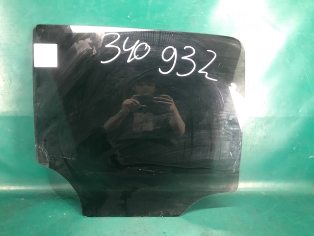 Стекло задней правой двери 95276496 GM