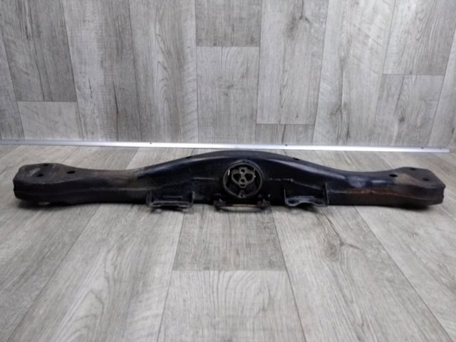 Балка крепления коробки передач 95534122500 VAG