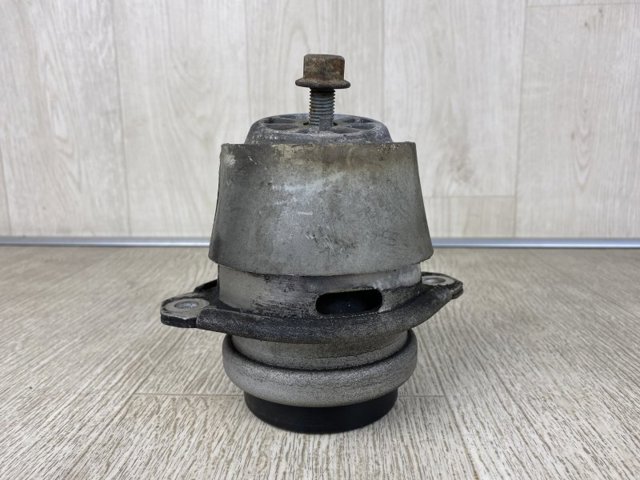 Подушка (опора) двигателя, левая/правая 95837504910 VAG