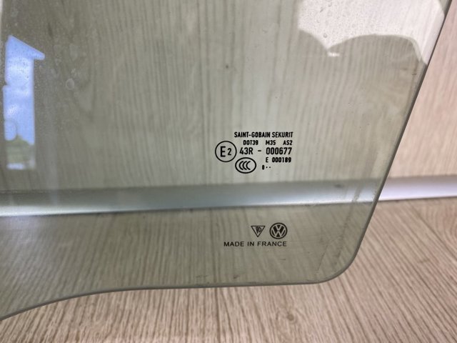 VAG 95854251100 Стекло двери передней левой в наличии Тернополь