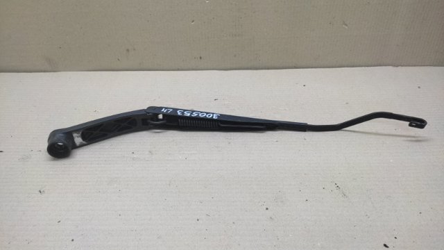 Рычаг-поводок дворника лобового стекла Hyundai SOLARIS 1