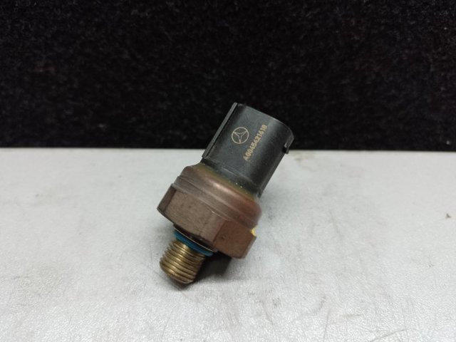 Датчик давления топлива A0045421618 MERCEDES