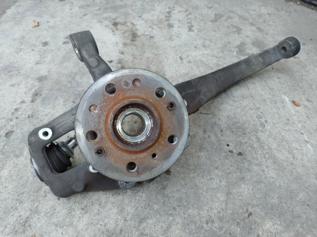 Кулак поворотный передний левый A1643301720 MERCEDES