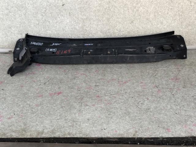 Суппорт радиатора верхний A1646200486 MERCEDES