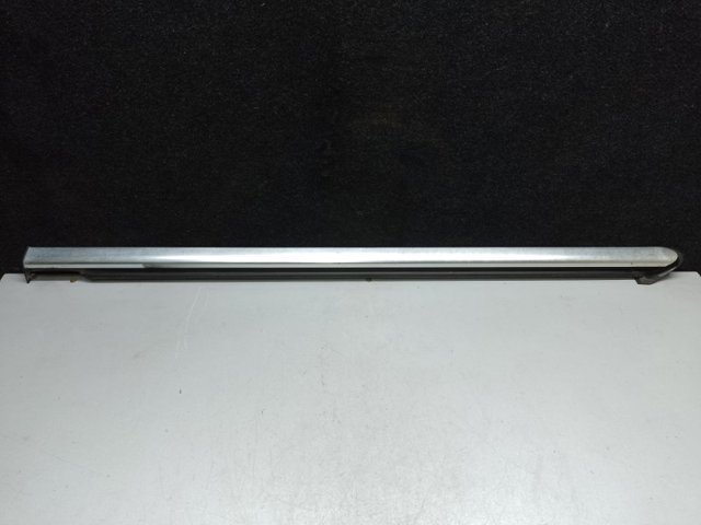 Накладка заднего стекла, правая A1646908280 MERCEDES