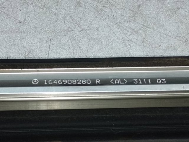 MERCEDES A1646908280 Молдинг стекла заднего правый в наличии Чернигов