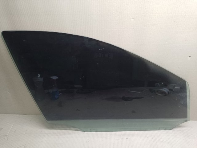 Стекло пассажирской двери A1647251010 MERCEDES