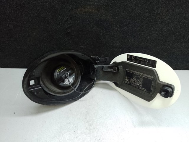 MERCEDES A1647570106 Лючок бензобака в наличии Павлоград