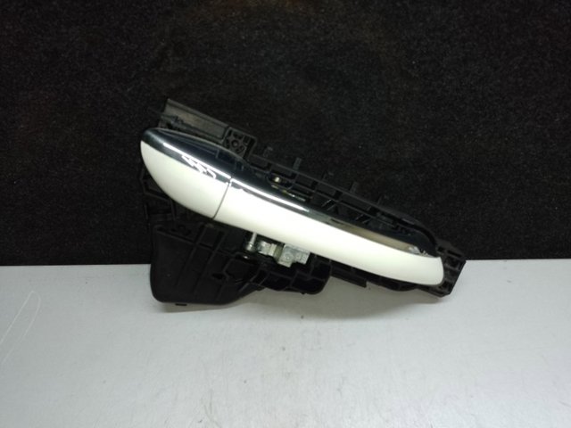 Ручка передней двери наружная, правая A16476006709650 MERCEDES