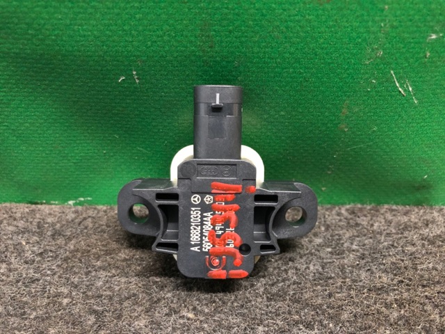 Датчик AIRBAG передний A1668210351 NISSAN