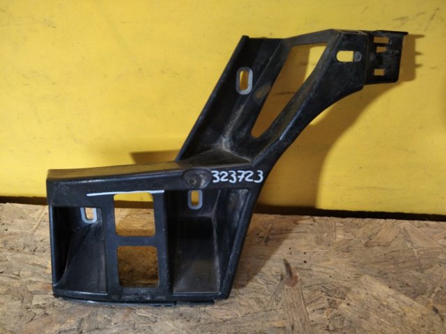 Кронштейн бампера заднего, правый A1668803403 MERCEDES