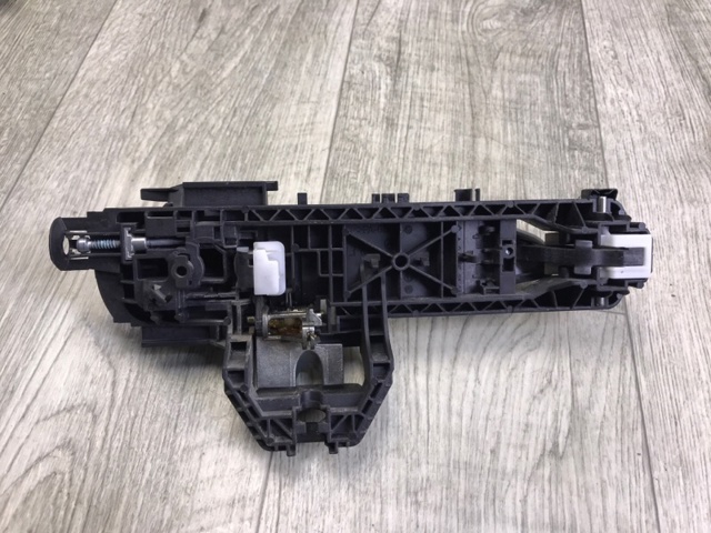 MERCEDES A20476001709775 Ручка двери левой наружная передняя/задняя в наличии Каменское