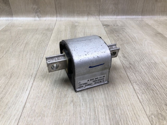 Задняя опора трансмиссии A2052403300 MERCEDES