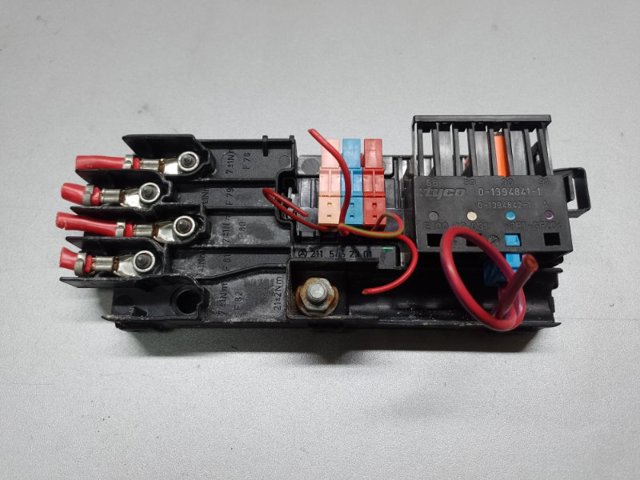 Блок реле и предохранителей A2115452401 MERCEDES