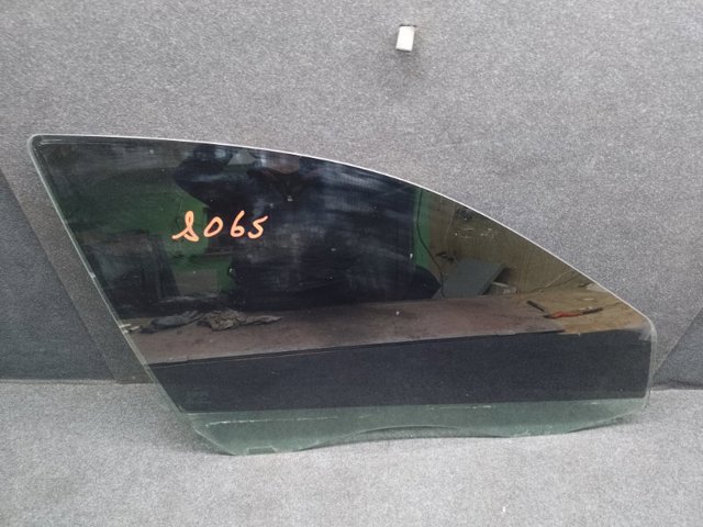 Стекло пассажирской двери A2117250210 MERCEDES