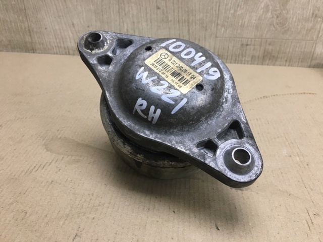 A221240081764 MERCEDES Подушка (опора) двигателя левая/правая купить в Днепр