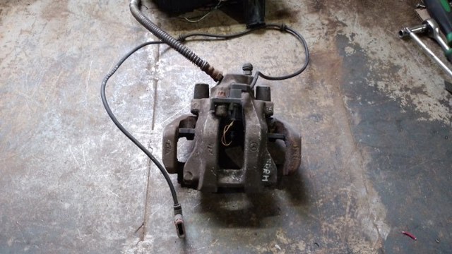 Задний правый суппорт A2214230481 MERCEDES