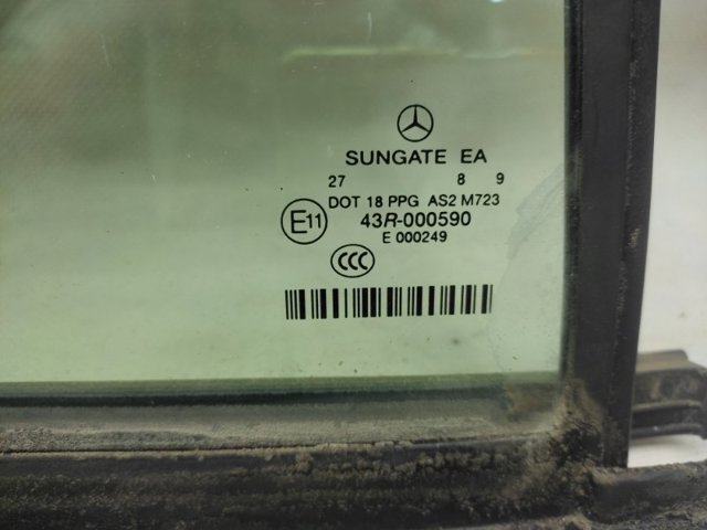2217302420 MERCEDES Стекло двери задней правой купить в Винница