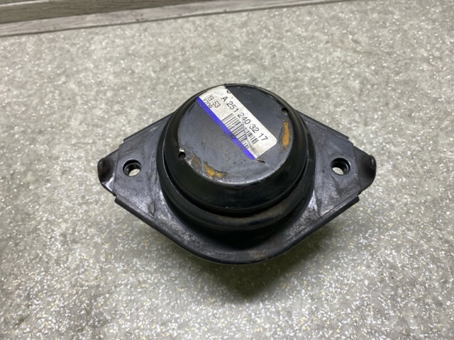 MERCEDES A2512404717 Подушка (опора) двигателя левая/правая в наличии Чернигов