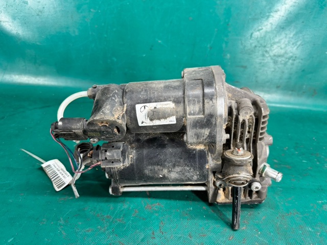 Компрессор пневмоподкачки (амортизаторов) A2513201204 MERCEDES