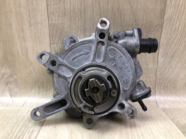 MERCEDES A2762300365 Вакуумный насос в наличии Ужгород