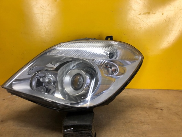 Фара левая передняя A9068200961 MERCEDES