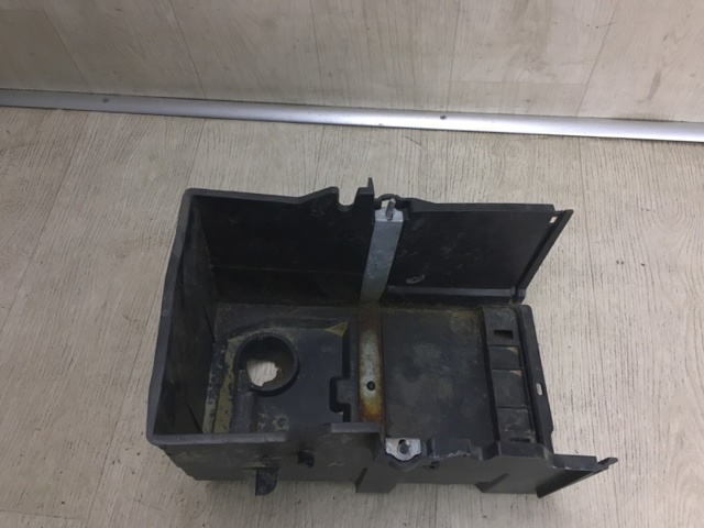 FORD AM5Z10732A Поддон аккумулятора (АКБ) в наличии Ужгород