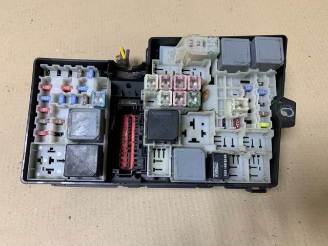 Коробка предохранителей AV6T14A067AD FORD